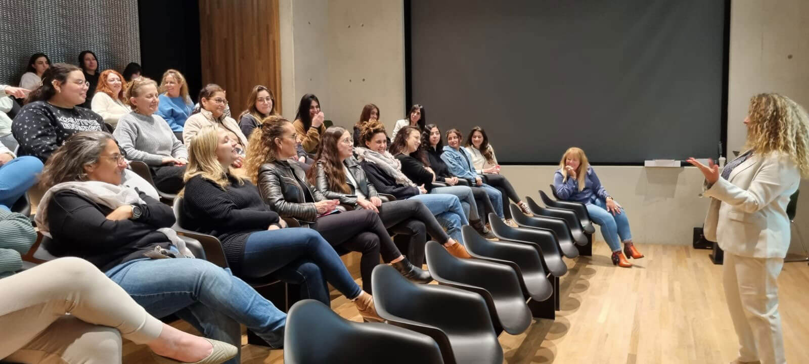 לימור חובל רמון קורס סטיילינג תרפי 2023